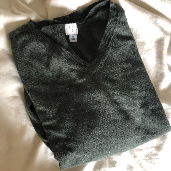 3/$15🦉 a new day Olive Green V Neck Sweater M - Picture 3 of 5